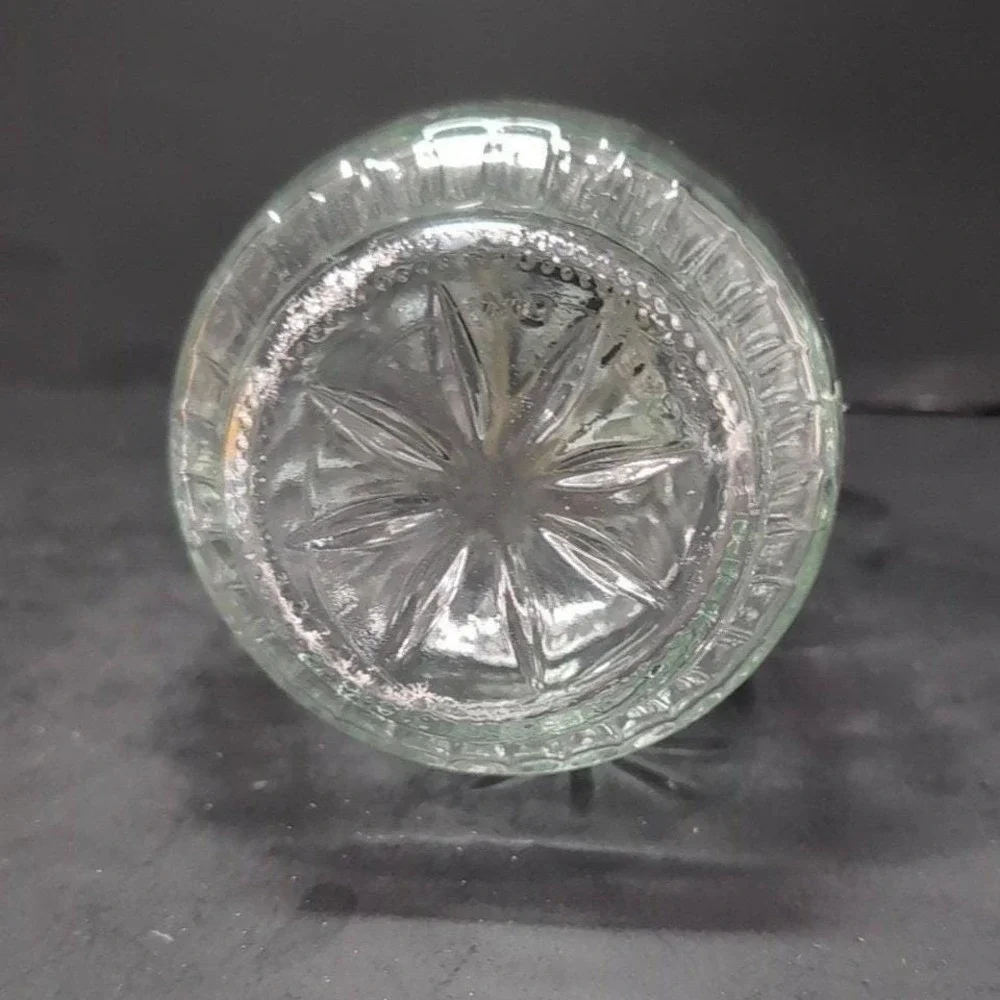 Mogen David Collector's‎ Empty Clear Wine Decanter, 3rd Series Limited Edition